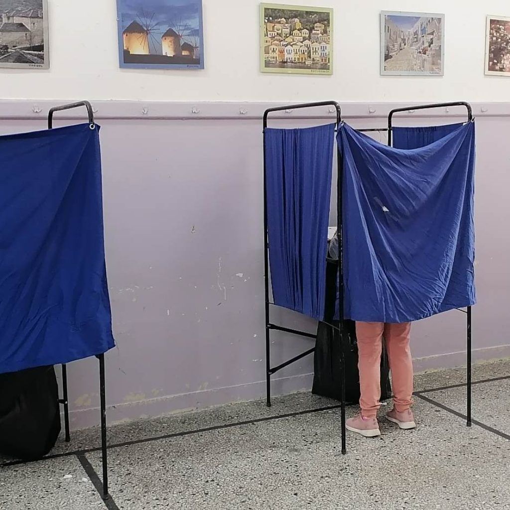 Εκλογές 2023: Από νωρίς το πρωί οι Πατρινοί στα εκλογικά τμήματα – ΔΕΙΤΕ ΦΩΤΟ 8